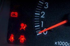 Čo znamenajú červené kontrolky v aute? Tu je vysvetlenie