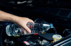 Kontrola kvapalín v aute pred dovolenkou