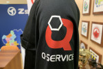 Logo Q-SERVICE na rukáve